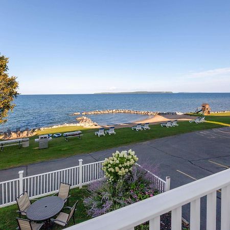 Baymont By Wyndham St. Ignace Lakefront Bagian luar foto