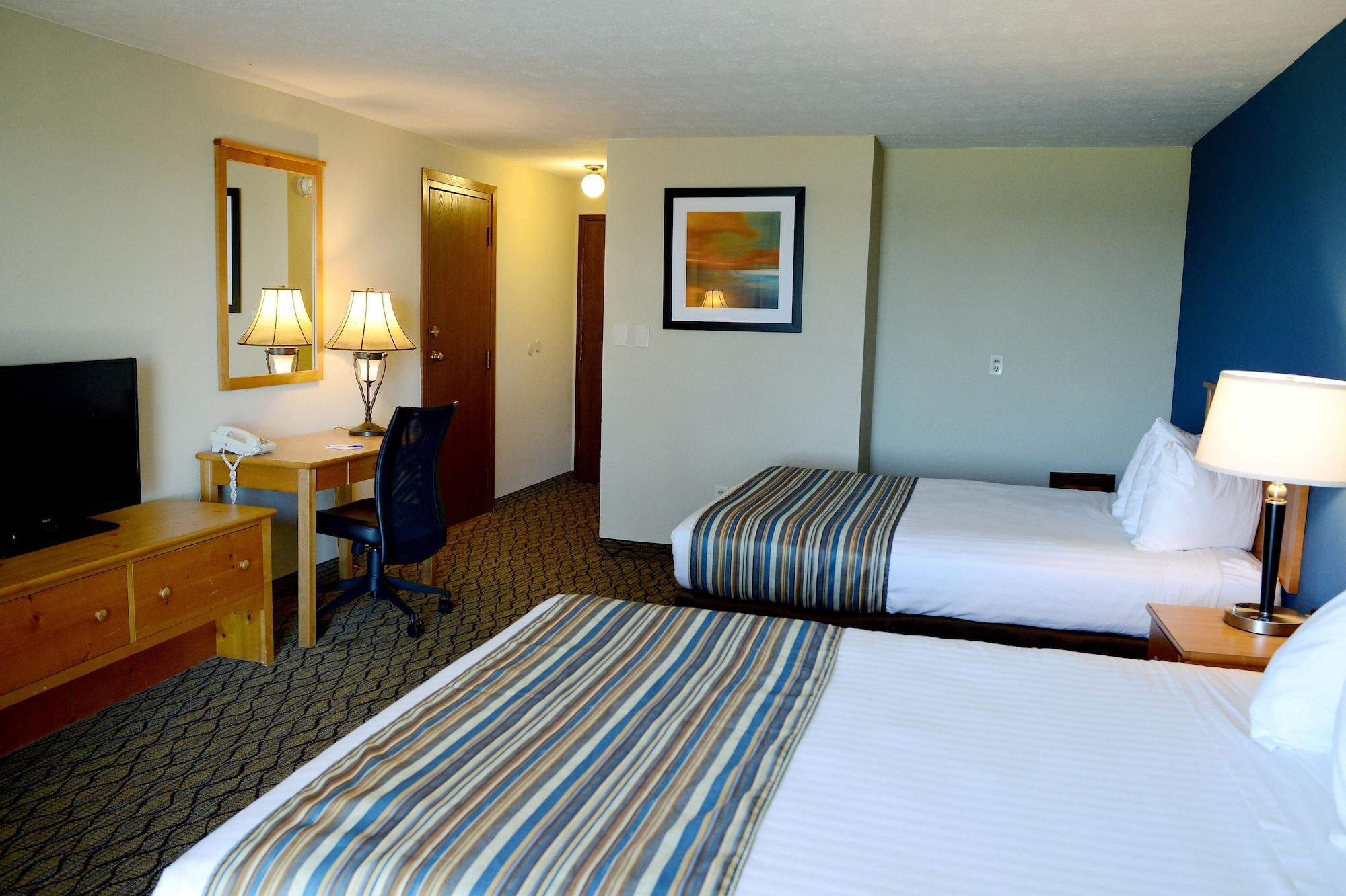 Baymont By Wyndham St. Ignace Lakefront Bagian luar foto