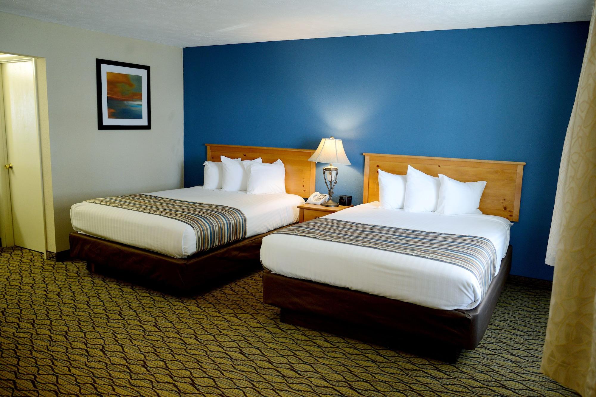Baymont By Wyndham St. Ignace Lakefront Bagian luar foto