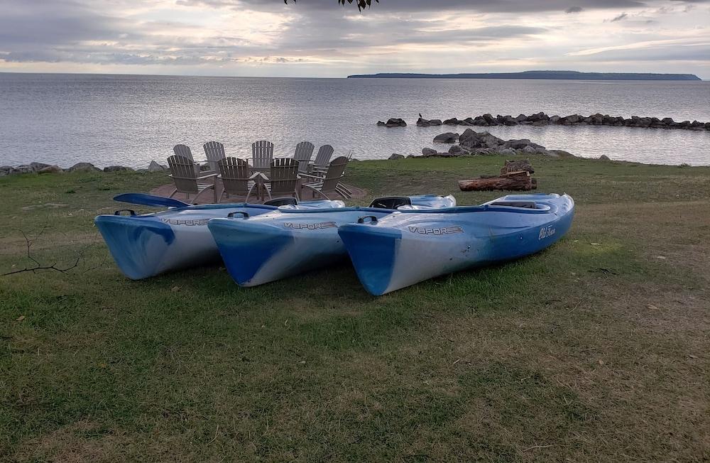 Baymont By Wyndham St. Ignace Lakefront Bagian luar foto