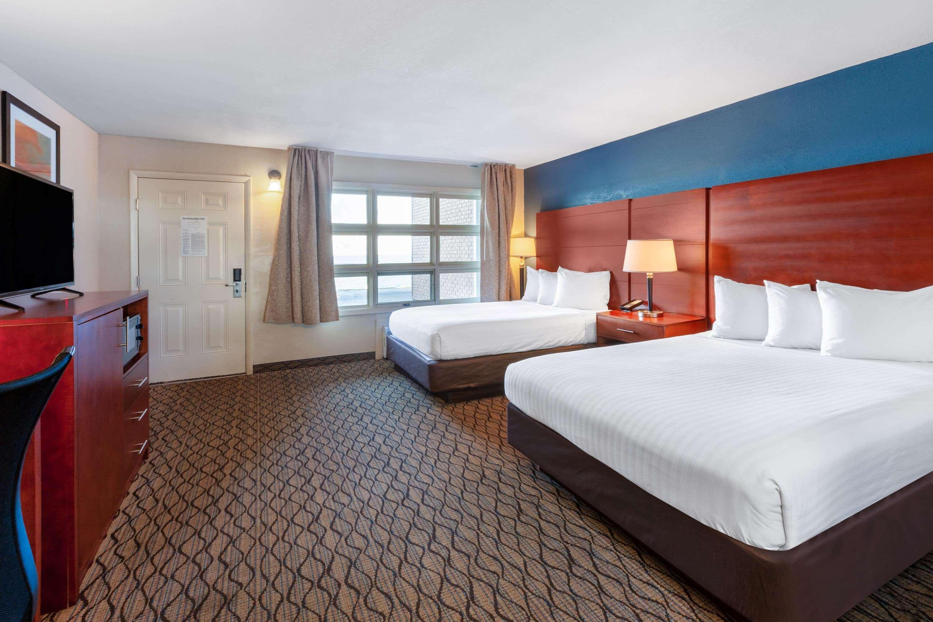 Baymont By Wyndham St. Ignace Lakefront Bagian luar foto