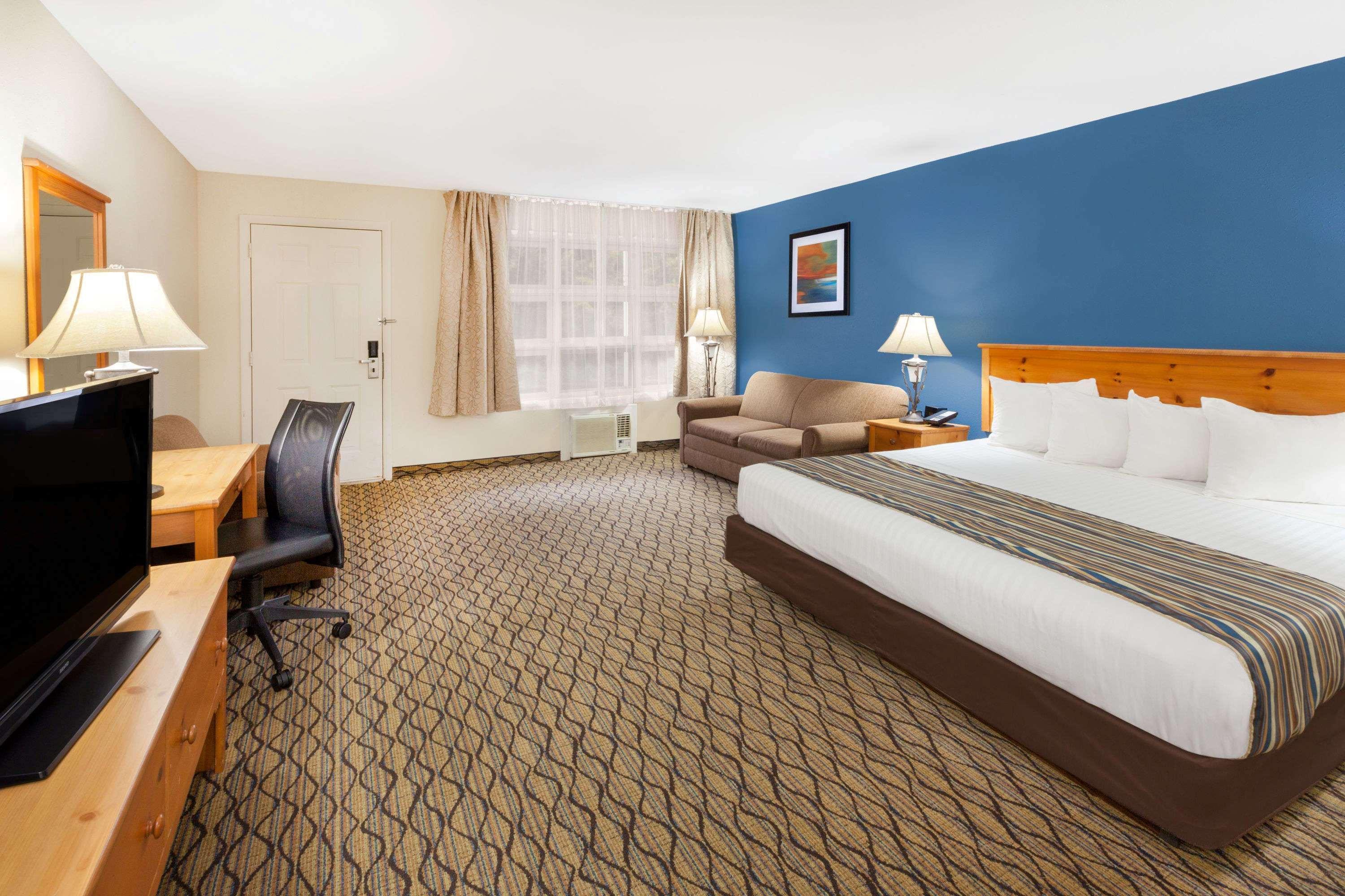 Baymont By Wyndham St. Ignace Lakefront Bagian luar foto