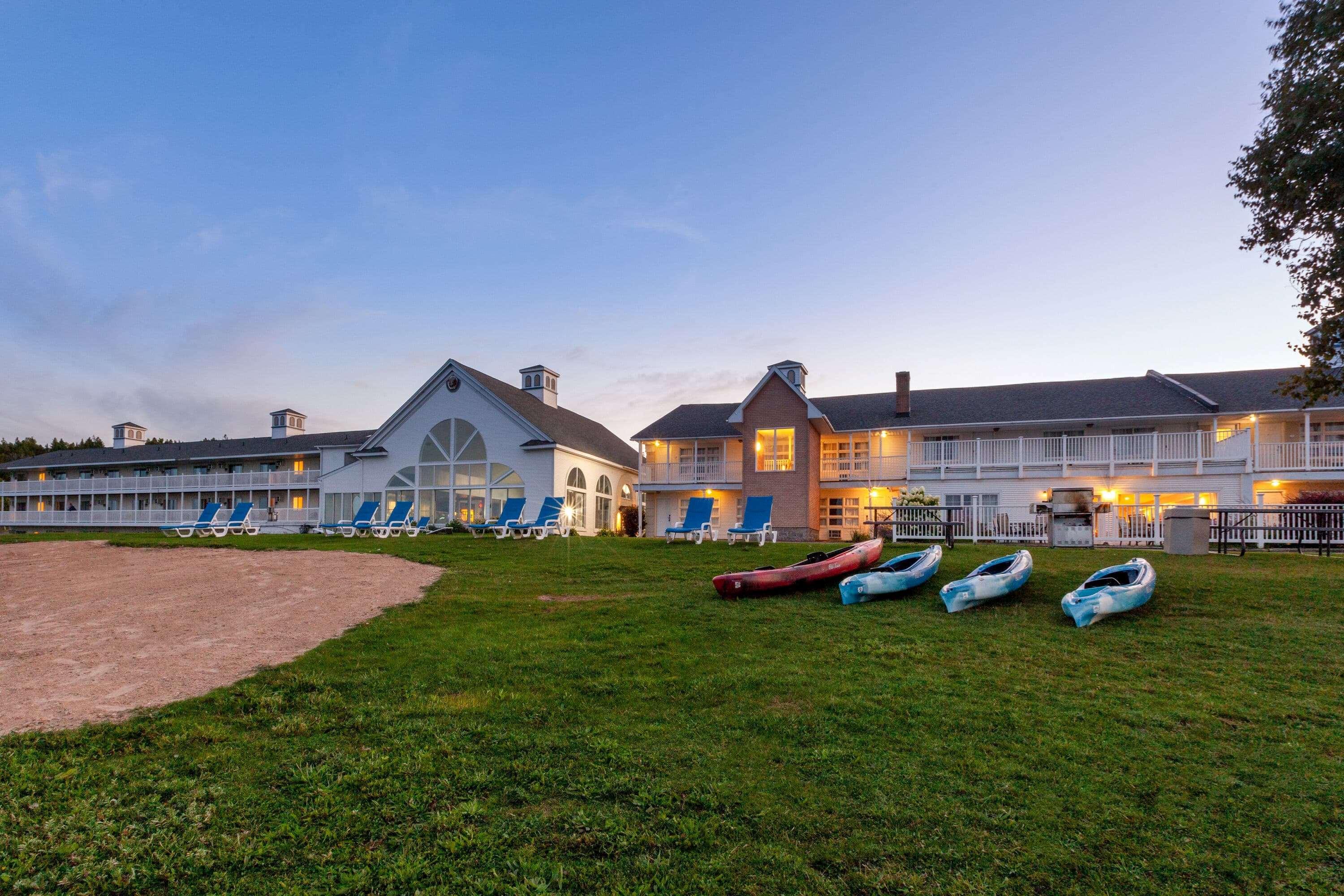 Baymont By Wyndham St. Ignace Lakefront Bagian luar foto