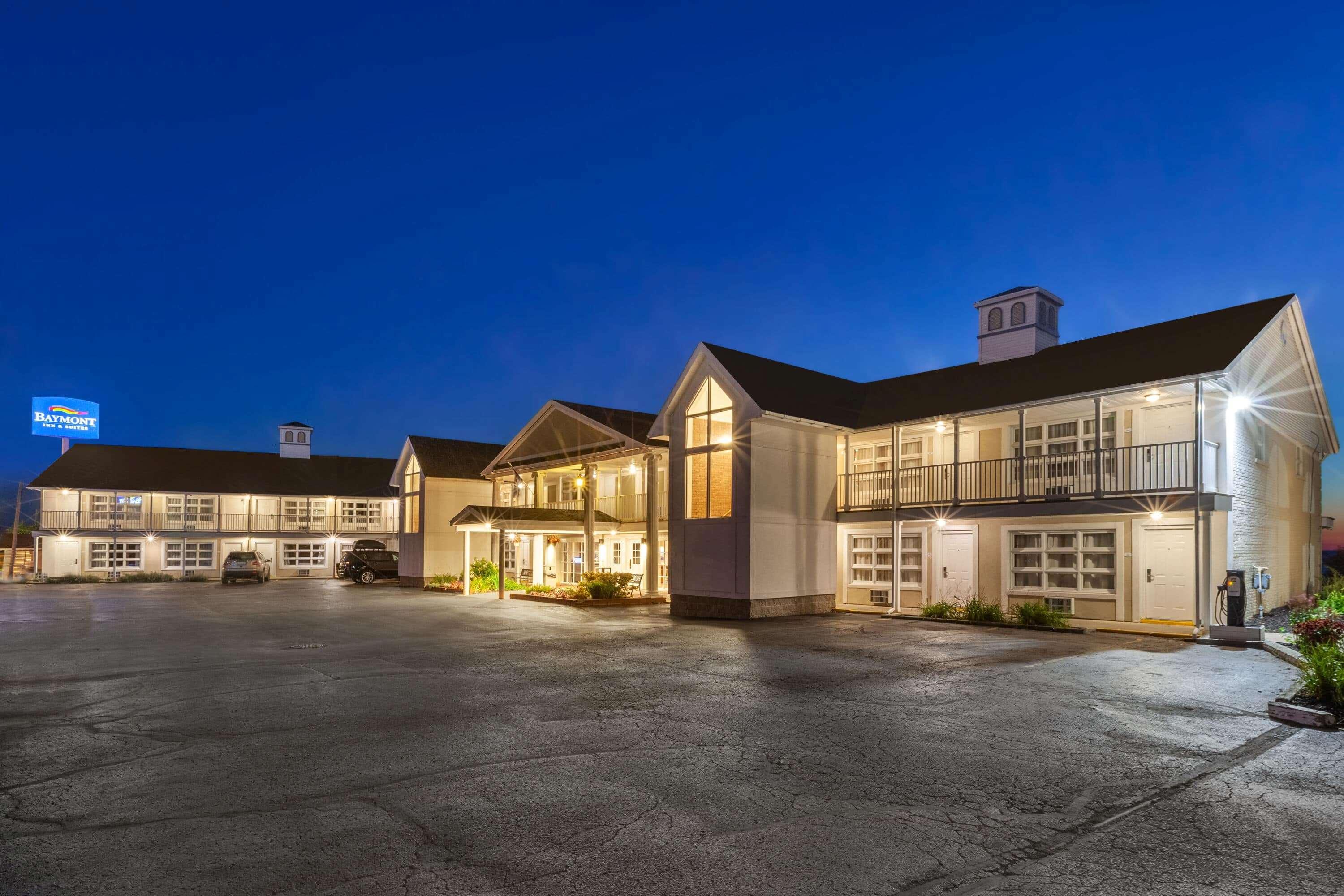Baymont By Wyndham St. Ignace Lakefront Bagian luar foto