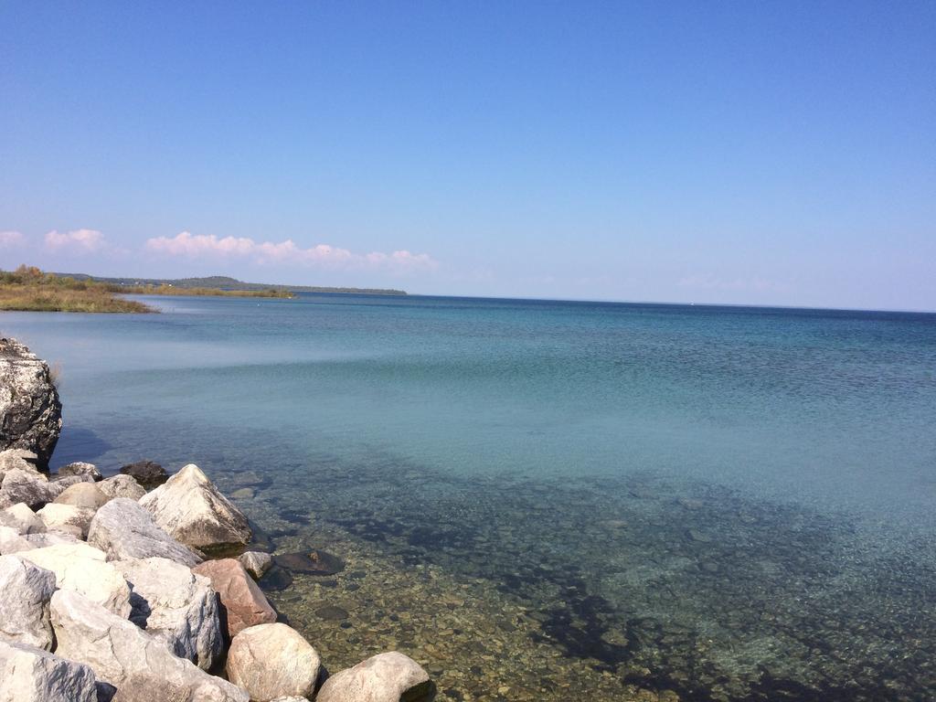 Baymont By Wyndham St. Ignace Lakefront Bagian luar foto