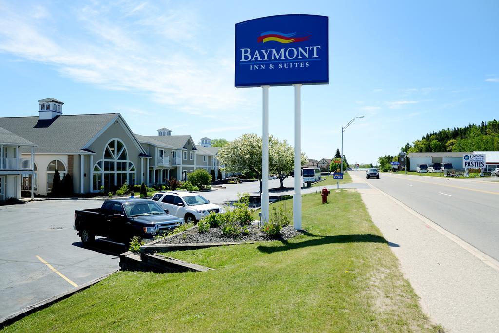 Baymont By Wyndham St. Ignace Lakefront Bagian luar foto