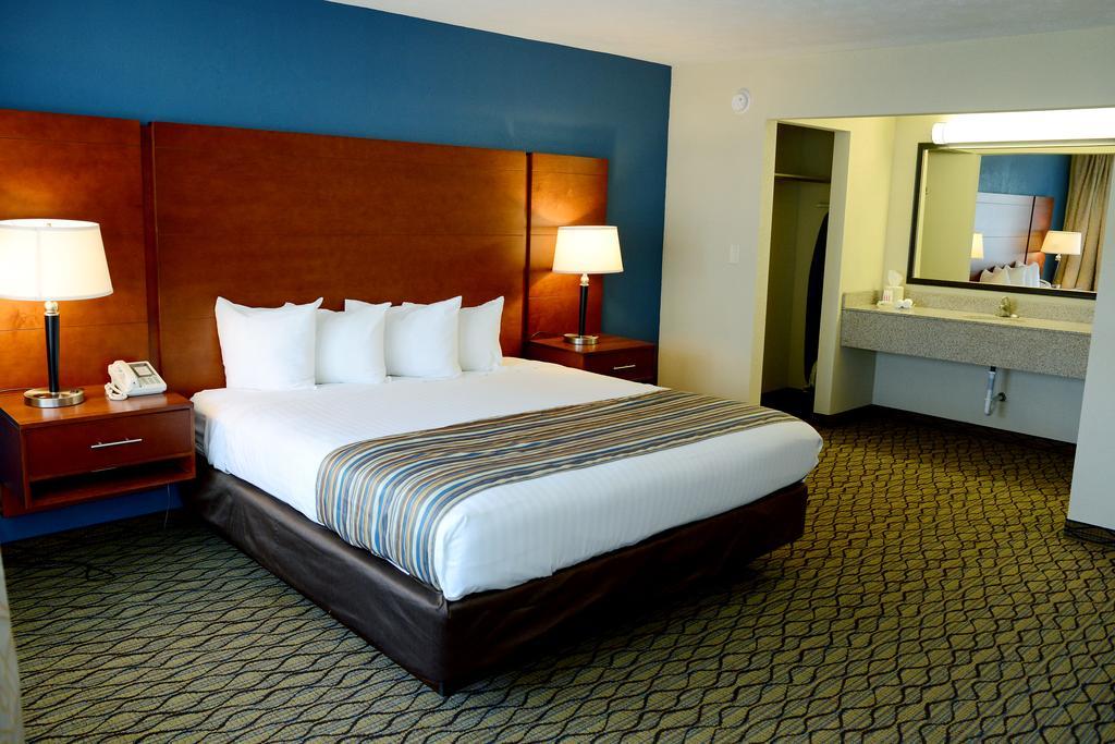 Baymont By Wyndham St. Ignace Lakefront Ruang foto
