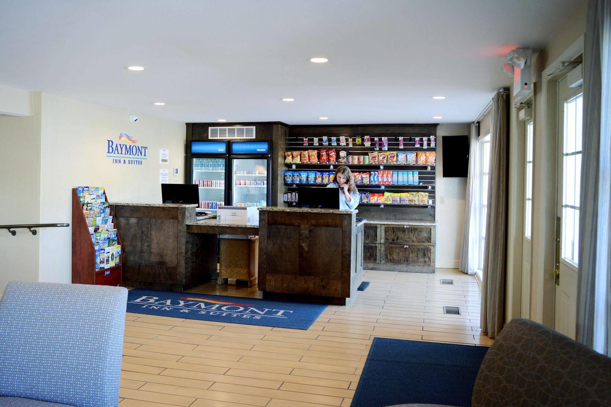 Baymont By Wyndham St. Ignace Lakefront Bagian luar foto